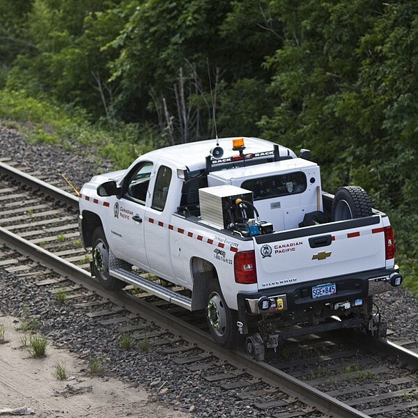 File:Canadian Pacific Chevy Silverado Rail Truck 2617652083 o.jpg