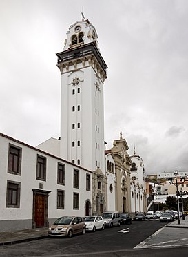 Candelaria Basilica side view.jpg