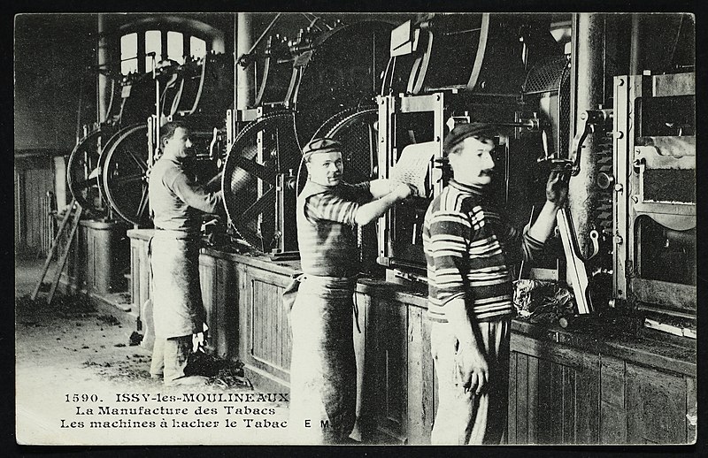 File:Carte postale - Issy-les-Moulineaux - La Manufacture des Tabacs - Les machines à hacher le Tabac.jpg