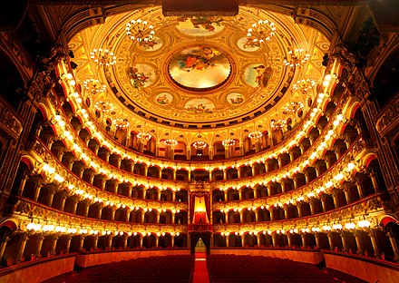 Опера в театре. Театр Массимо Палермо. Оперный театр Массимо в Палермо. Театр Массимо Италия. Театр Массимо Беллини катания.