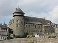 Het oude kasteel met de donjon, buitenzijde