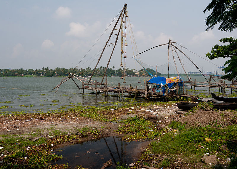 File:Chinese fishing nets in Kochi, Kerala.jpg