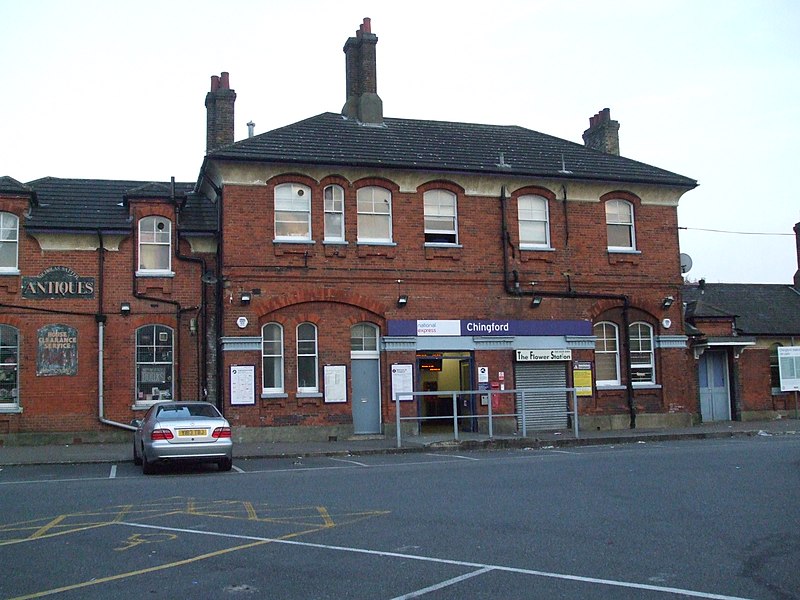 File:Chingford station building.JPG