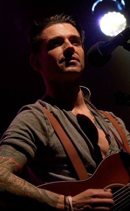 Chris Carrabba 2015.jpg