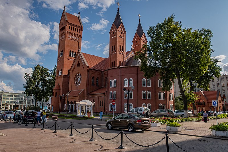 File:Church of Saints Simon and Helena (Minsk).jpg