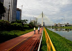 Radweg am Rio Pinheiros in São Paulo