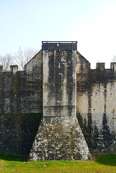 File:City Walls, Provins - Northwest Part - Tower 02.JPG