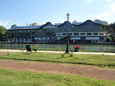 Vue du Club Mendoza de Regatas dans le parc General San Martín.