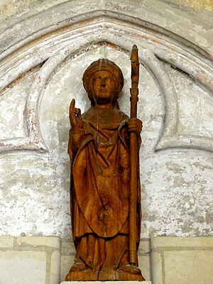 Saint du jour - Page 39 300px-Cr%C3%A9py-en-Valois_%2860%29%2C_abbaye_Saint-Arnoul%2C_galerie_est_du_clo%C3%AEtre%2C_statue_de_saint_Arnoul