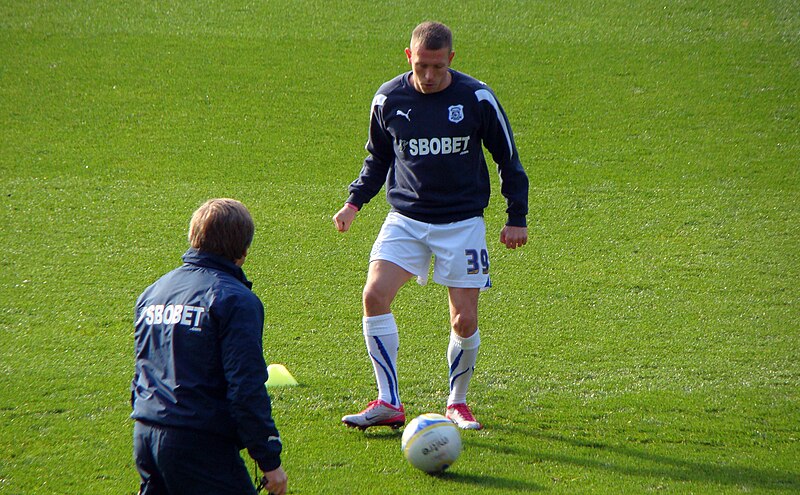 File:Craig Bellamy Warming Up.jpg