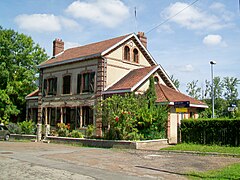 Le bâtiment de la gare, transformée en habitation.