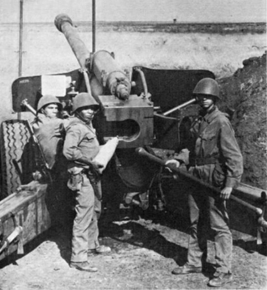 Cuban artillerymen prepare to fire at Somali forces in the Ogaden