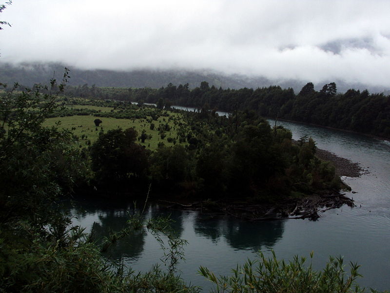 File:Curva del río Rosselot.JPG