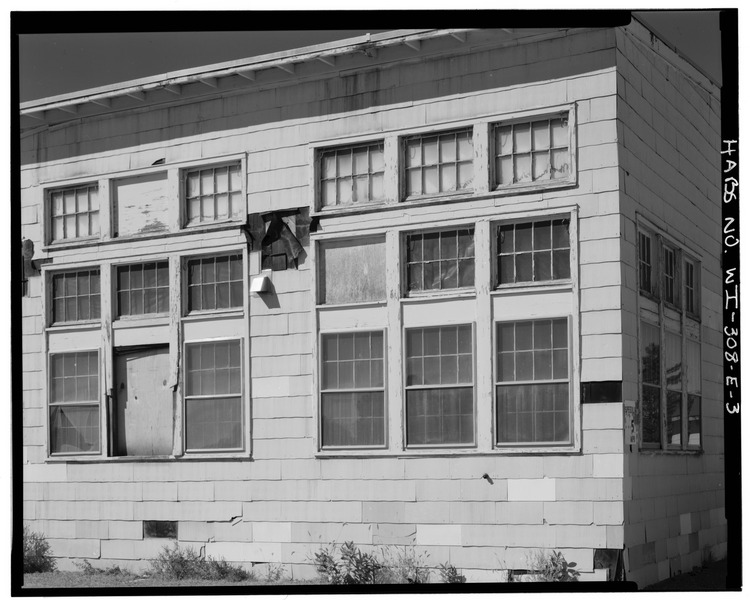 File:DETAILED VIEW OF WINDOWS, SOUTH SIDE - Fort McCoy, Building No. 1463, Sparta, Monroe County, WI HABS WIS,41-SPAR.V,1-E-3.tif