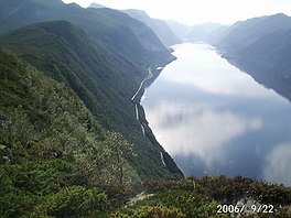 Dalsfjorden sett fra Kornbergsfjellet 2006.jpg