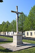 Le calvaire sur la place du village.