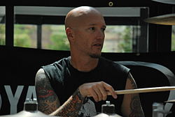 Dave McClain vuonna 2010