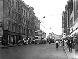 Trolejbus JaTB-3 na Gorkého ulici v Moskvě (Rusko)