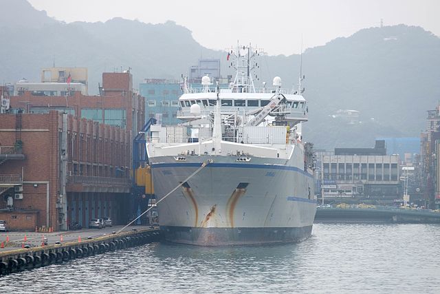 CS Durable was operated by TE Subcom, docked at Keelung port in 2015. This reliance-class ship without bow sheaves.