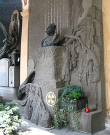 Dvořák's grave in the Vyšehrad Cemetery (Source: Wikimedia)
