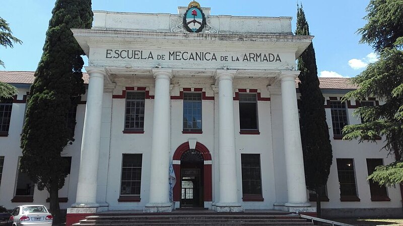 File:Edificio 4 columnas Ex-ESMA 1.jpg