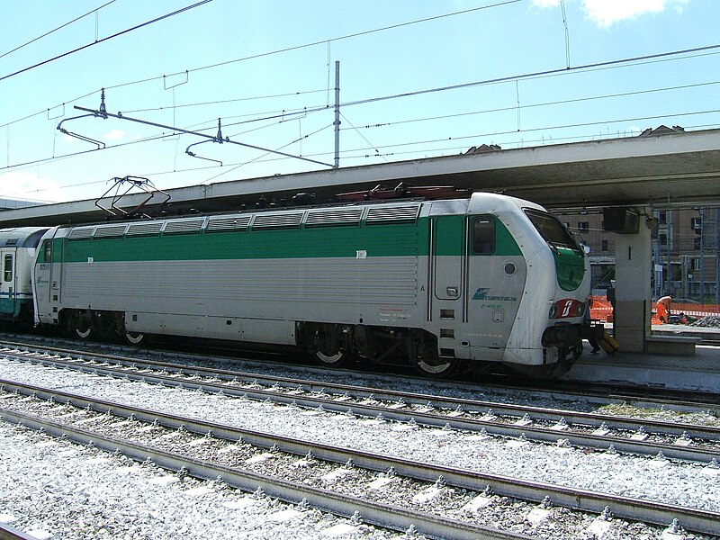 File:Electric locomotive FS E.402 B at Roma Ostiense (507557473).jpg