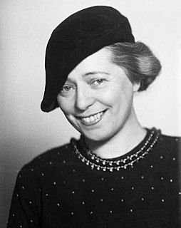 <span class="mw-page-title-main">Elsa Gullberg</span> Swedish interior architect and textile designer (1886–1984)