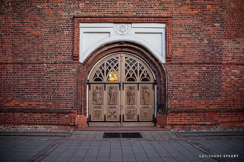 File:Entrance of the Saint Peter and Saint Paul church (Kaunas, Lithuania, 2017).jpg