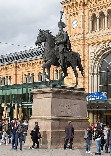 Ernst August Denkmal vor dem Hauptbahnhof Hannover