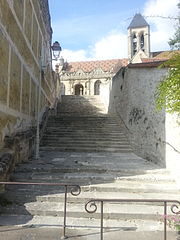 L'escalier d'accès à l'église.