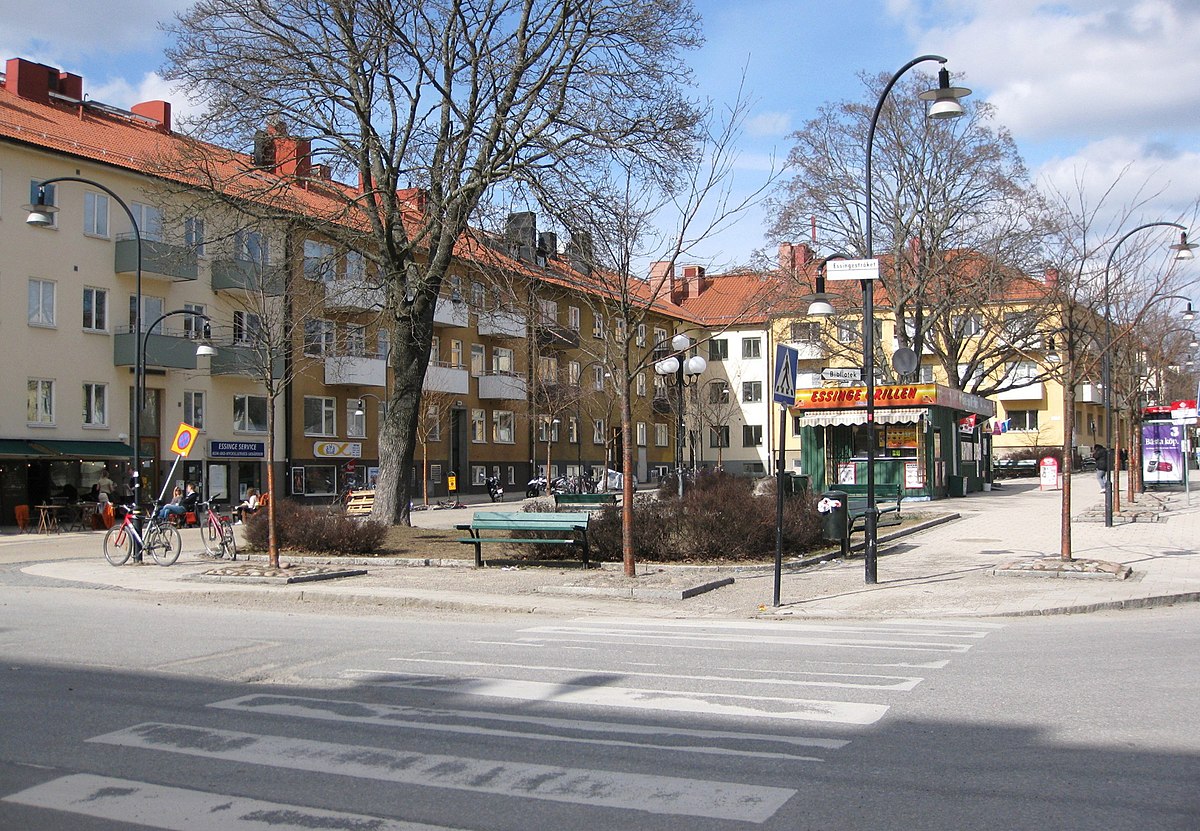 1200px-Essingetorget01.jpg