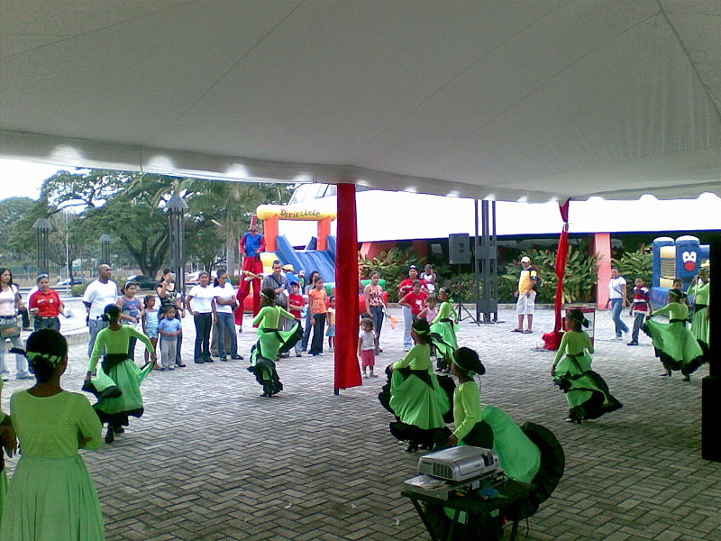 File:Estado Carabobo-Valencia- Naguanagua- Villa Olímpica - Festival Gastronómico Intl - Bailes típicos-2008 Abr 19(012).jpg