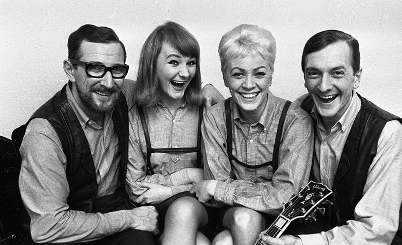 File:Family Four 1966.jpg