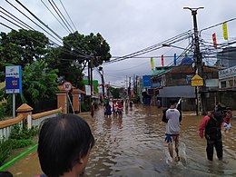 Inondations à Raya Bintara Rd. (1er janvier 2020) .jpg