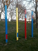 Sculptures of poles (lang en rond)