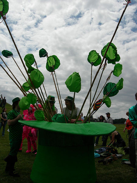 File:Fremont Solstice Parade 2007 - Gasworks - pot o' gold 01.jpg