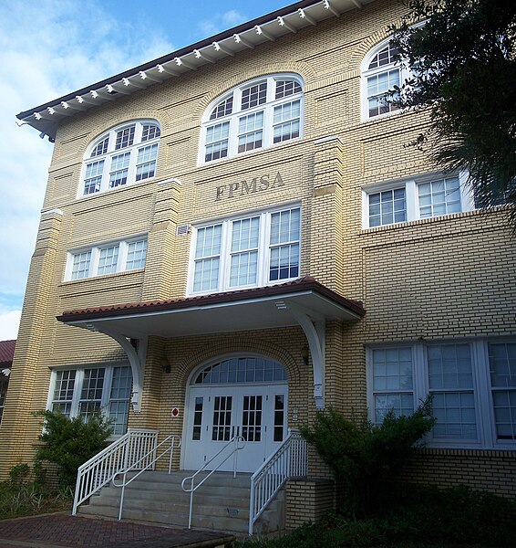 File:Ft Pierce FL St. Lucie High School sq pano01.jpg