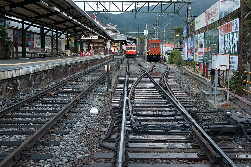 File:Gōra Station 2011-10-03.jpg