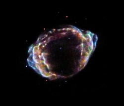 תמונה של שארית הסופרנובה כפי שצולמה על ידי טלסקופ החלל צ'נדרה