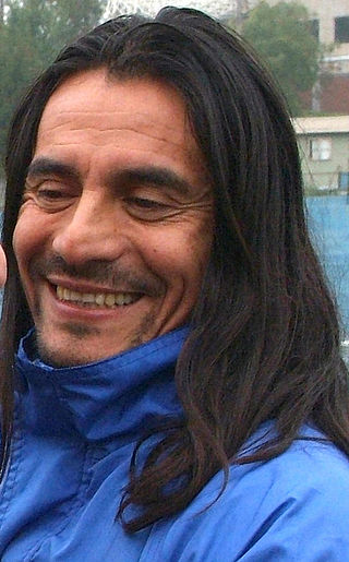 <span class="mw-page-title-main">Gabriel Mendoza</span> Chilean footballer (born 1968)