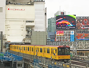 進入澀谷站的1000系列車（2016年2月24日）