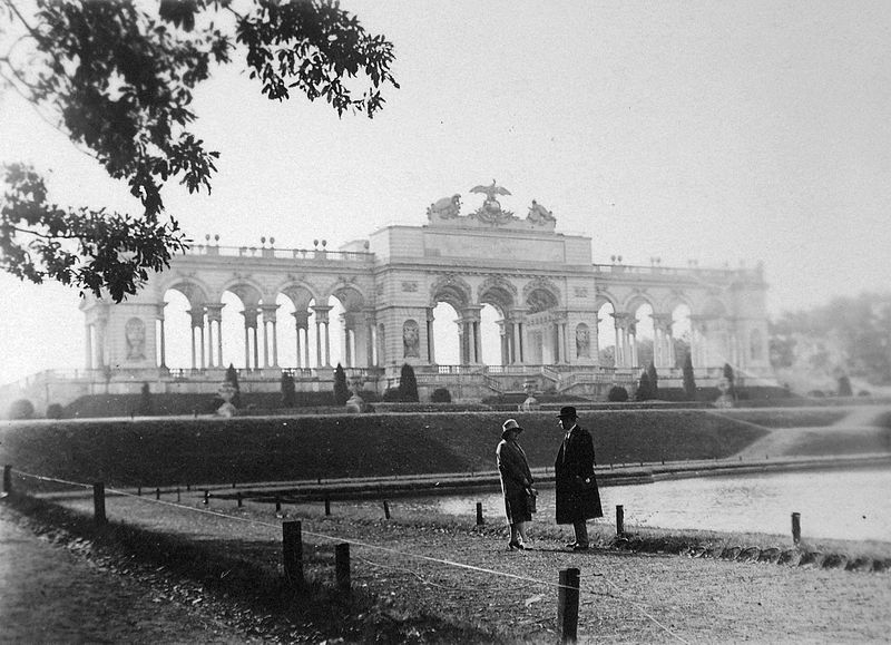 File:Gloriette a Schönbrunni kastély parkjában. Fortepan 12126.jpg