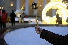 Protester holding a golden toilet brush Golden toilet brush -- symbol of the protest.jpg