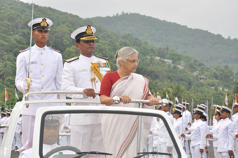 File:Governor of Kerala Sheila Dikshit reviewing the Platoons during Passing Out parade at INA.JPG