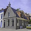 Woonhuis van één bouwlaag onder zadeldak (hoekpand)