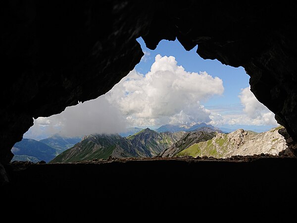 Grotta ghiacciaio Marmolada.jpg