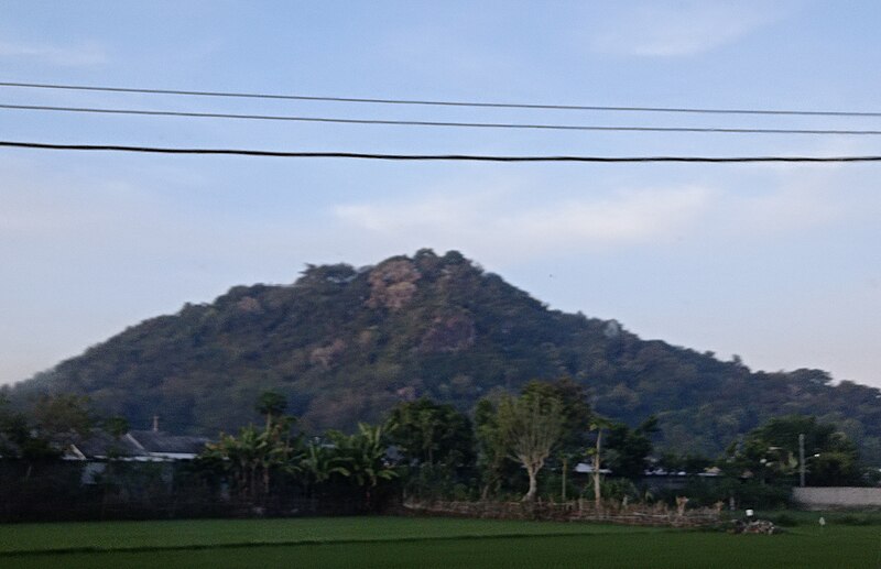 File:Gunung Pengsong1.jpg