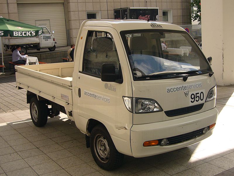 File:Hafei Ruiyi (front quarter).jpg