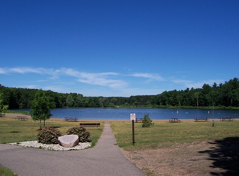 File:HartmanCreekStateParkHartmanLake.jpg