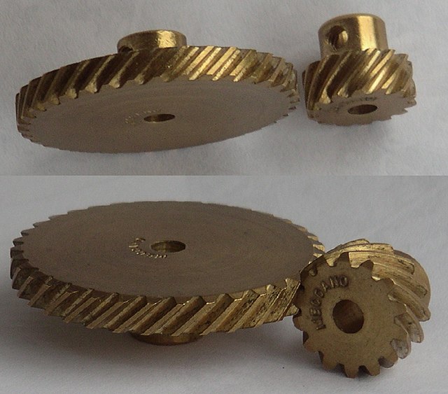 Helical gears Top: parallel configuration Bottom: crossed configuration